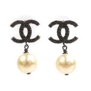 CHANEL White Pearl Logo Earrings